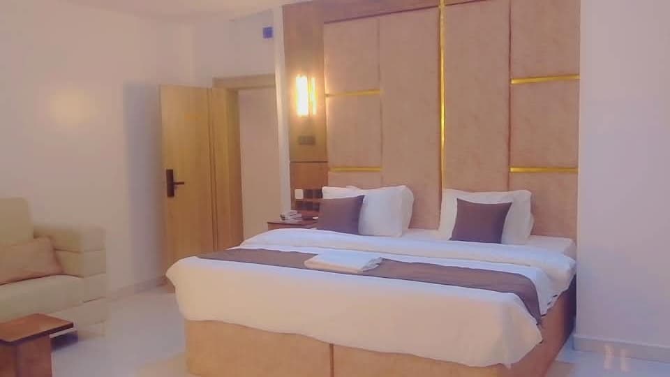 Presidential Suite thumb 2